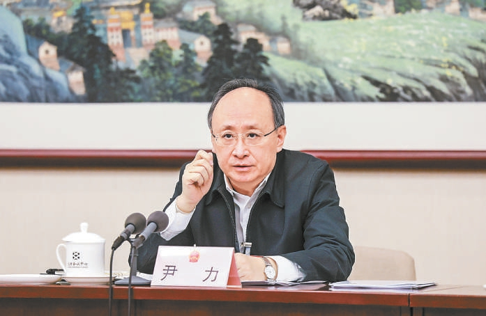 尹力主持召开市委党的建设工作领导小组会议，要求进一步巩固扩大学习教育成效