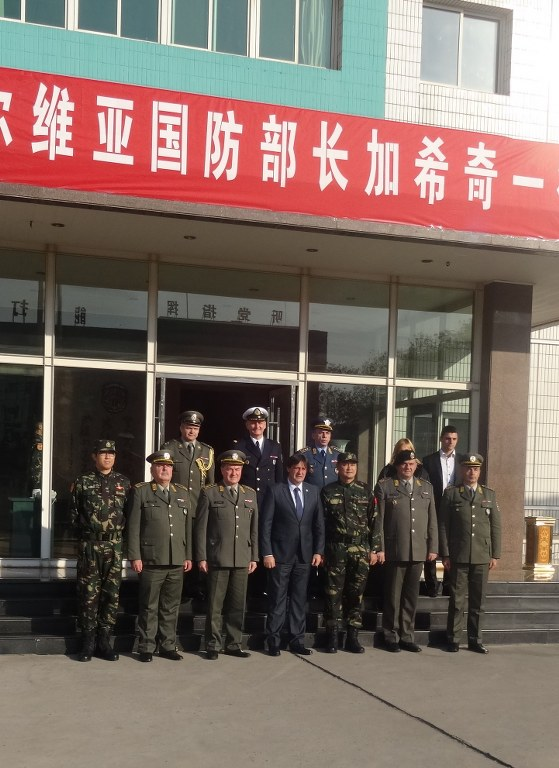塞尔维亚国防部部长来访