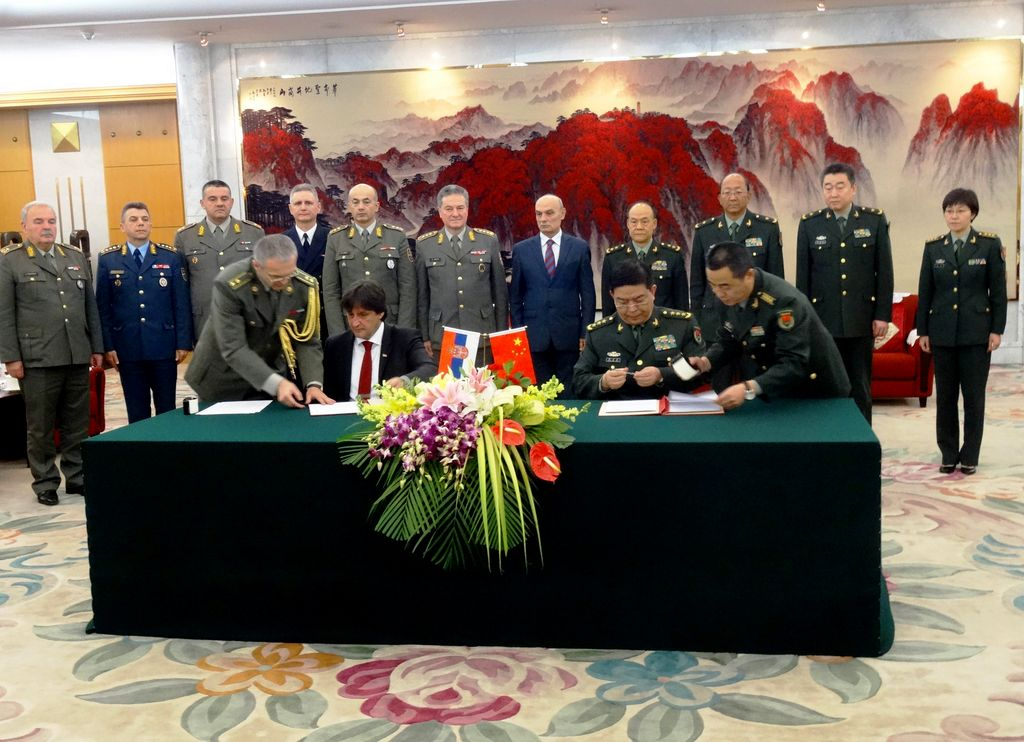 塞尔维亚国防部部长来访