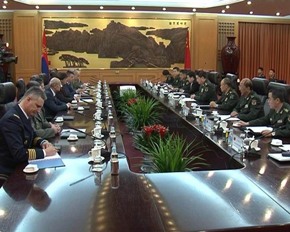 塞尔维亚国防部部长来访